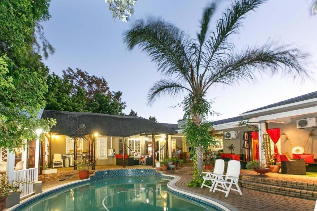 Sunbell Ventures Guesthouse Cape Town Exterior photo
